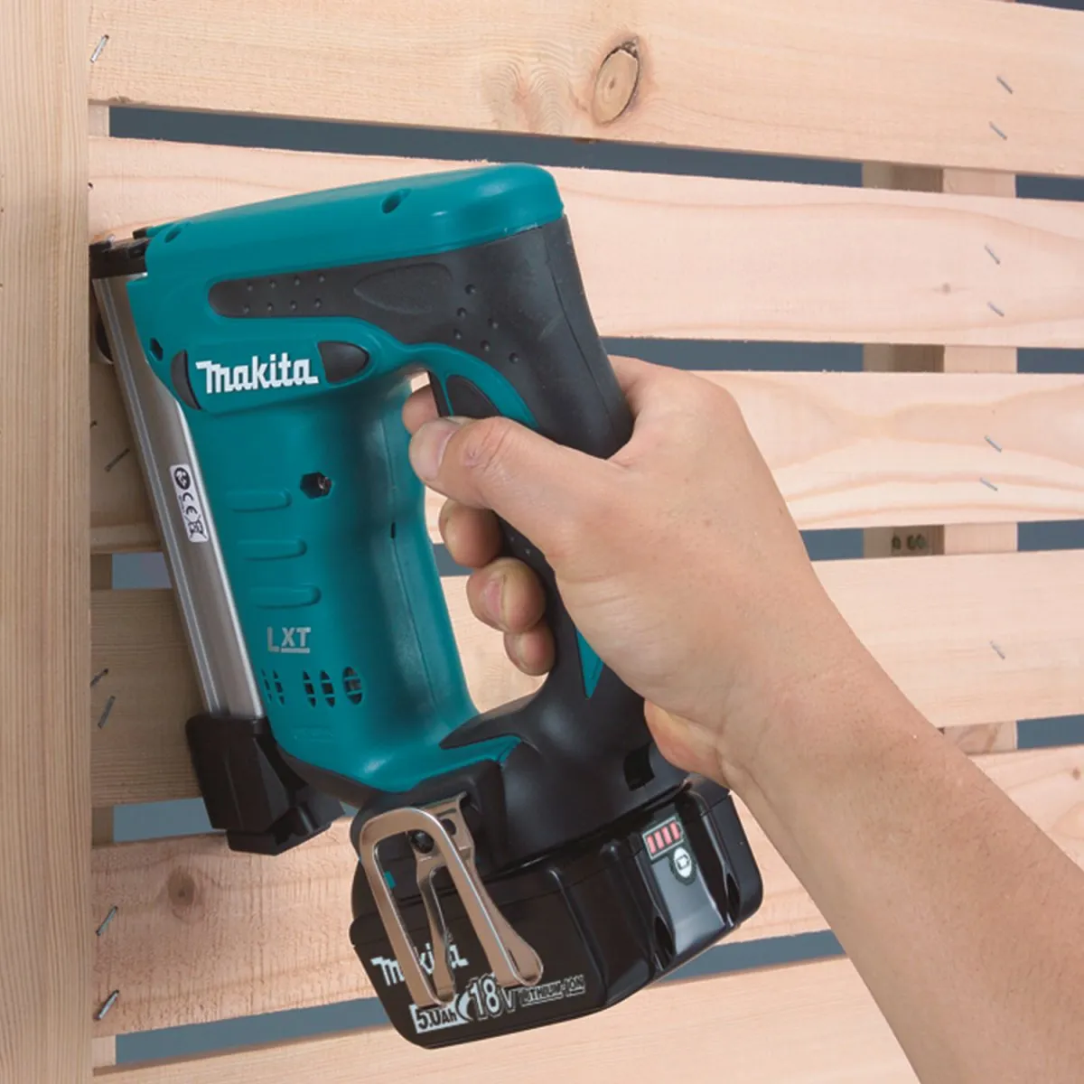 18V LXT® Lithium‑Ion Cordless 3/8" Crown Stapler (5.0Ah)