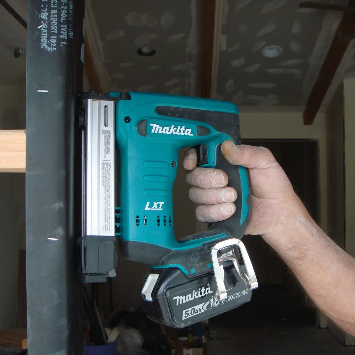 18V LXT® Lithium‑Ion Cordless 3/8" Crown Stapler (5.0Ah)